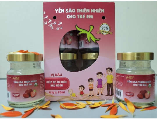 Yến sào thiên nhiên cho trẻ em vị Dâu (4 lọ x 70ml)